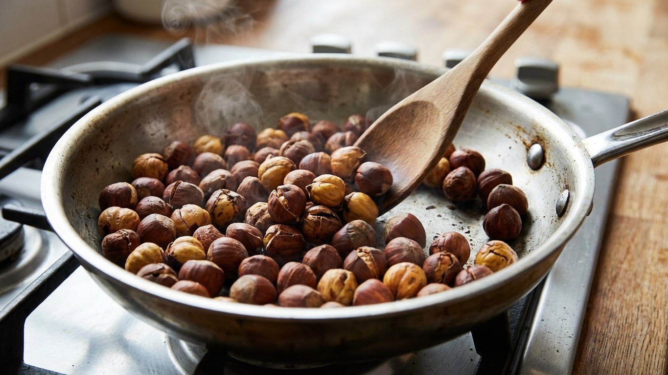 Je torréfiais mes noisettes au four jusqu'à ce qu'un pâtissier me montre cette autre méthode