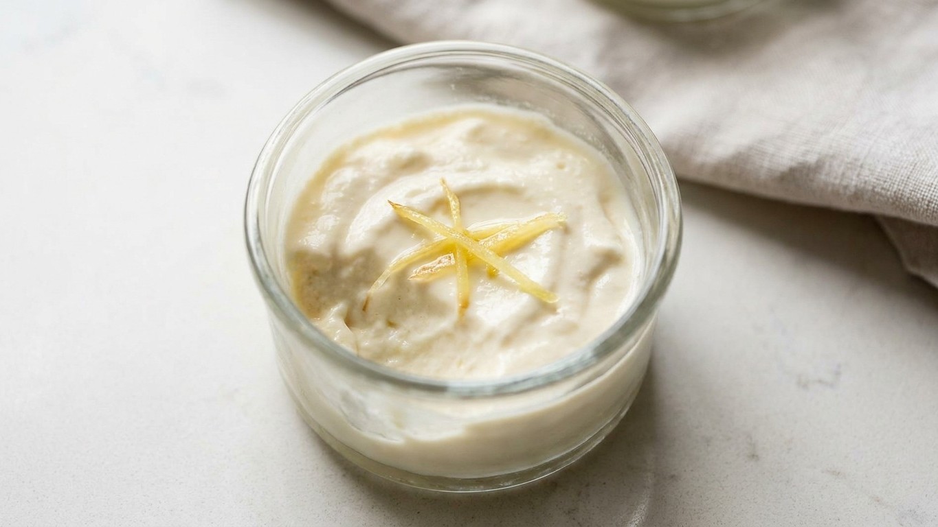 J'ai râpé du gingembre frais dans ma panna cotta juste pour relever la crème : quand j'ai ouvert le frigo six heures plus ...